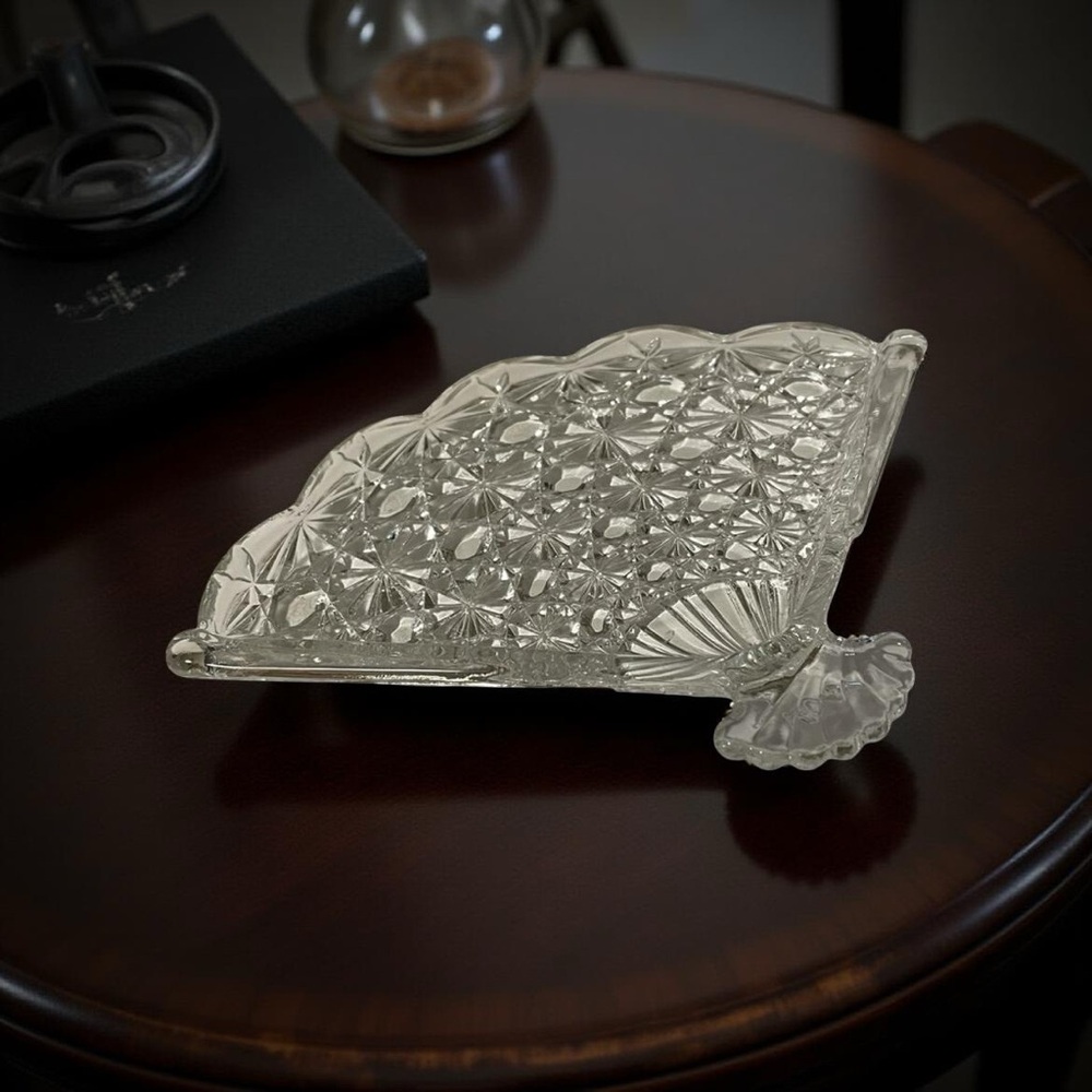 ✨ Avon Fan-Shaped Trinket Dish – Elegant & Rare ✨